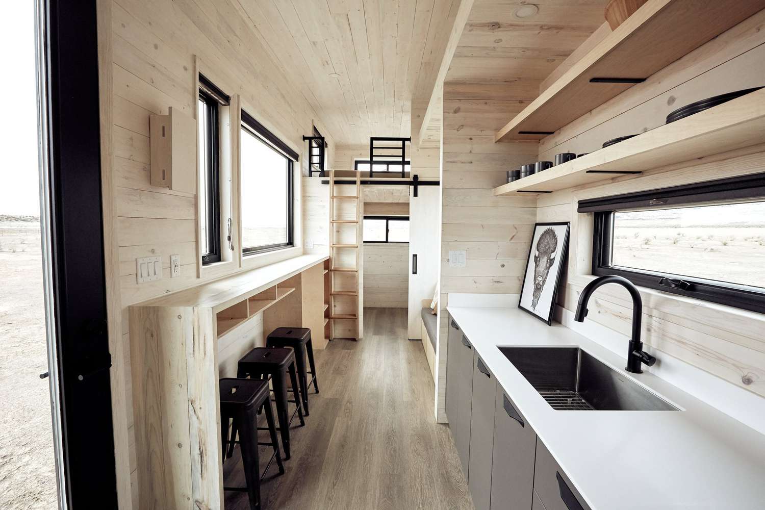 Winziges Haus mit minimaler Holzausstattung
