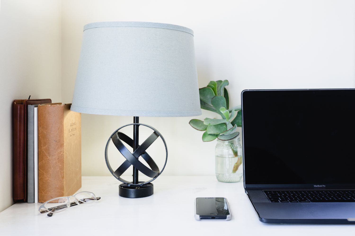 Lampe in einem Heimbüro