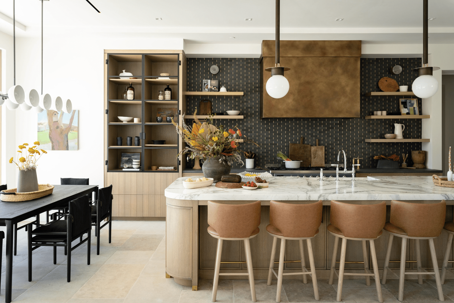 Kupfer, Holz und weiße Küche