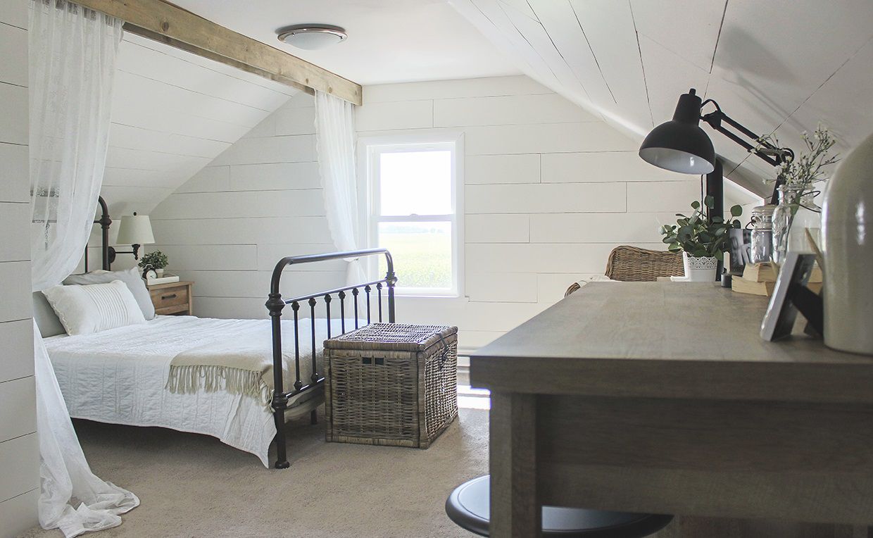Schönes modernes Schlafzimmer im Landhausstil