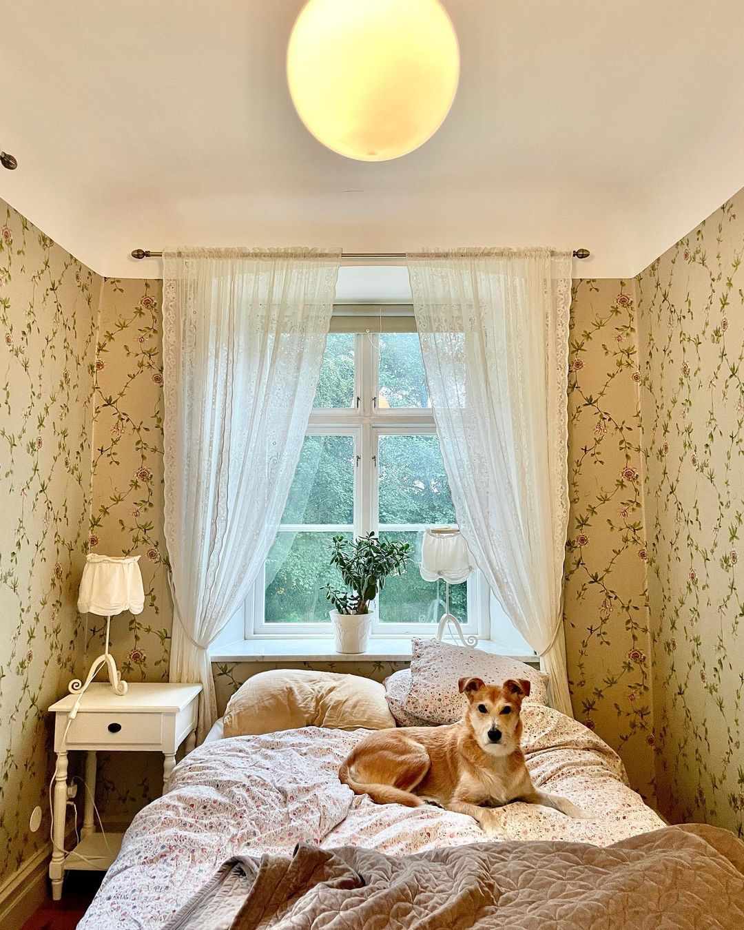 Gelassenes französisches Landhaus-Schlafzimmer