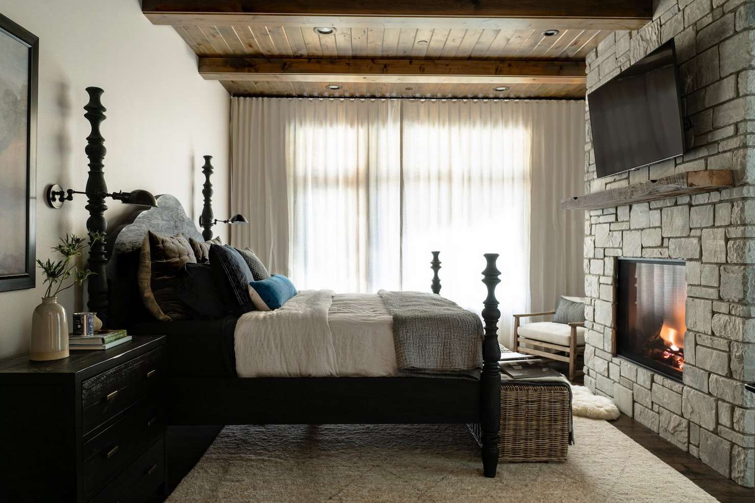 bedroom with fireplace layout ideas