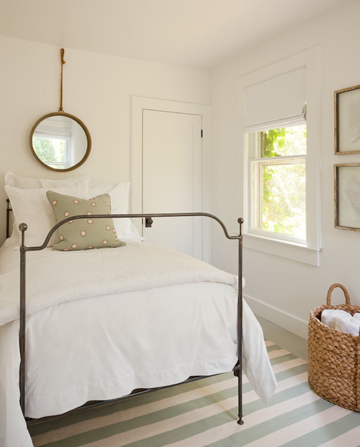 Ruhiges Schlafzimmer im Landhausstil
