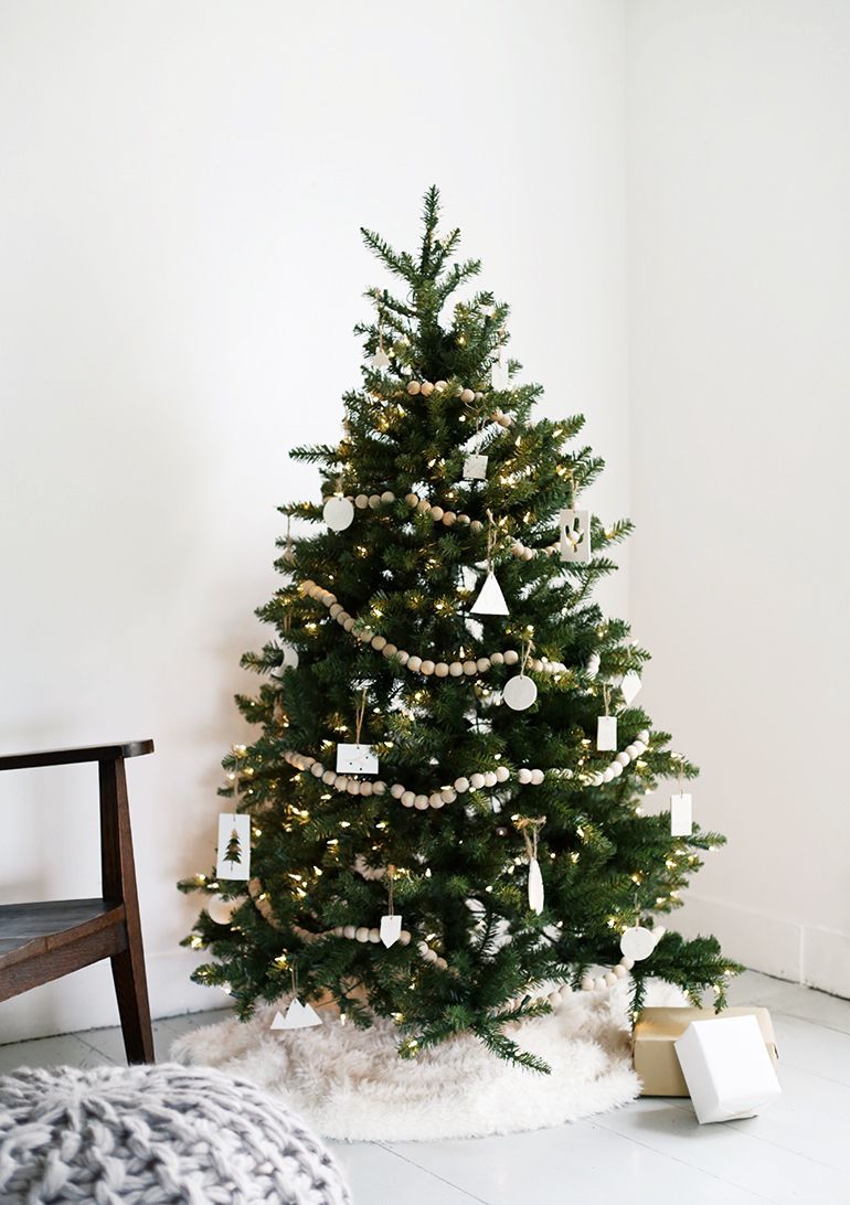 moderne rustikale weihnachtsbaumdekoration