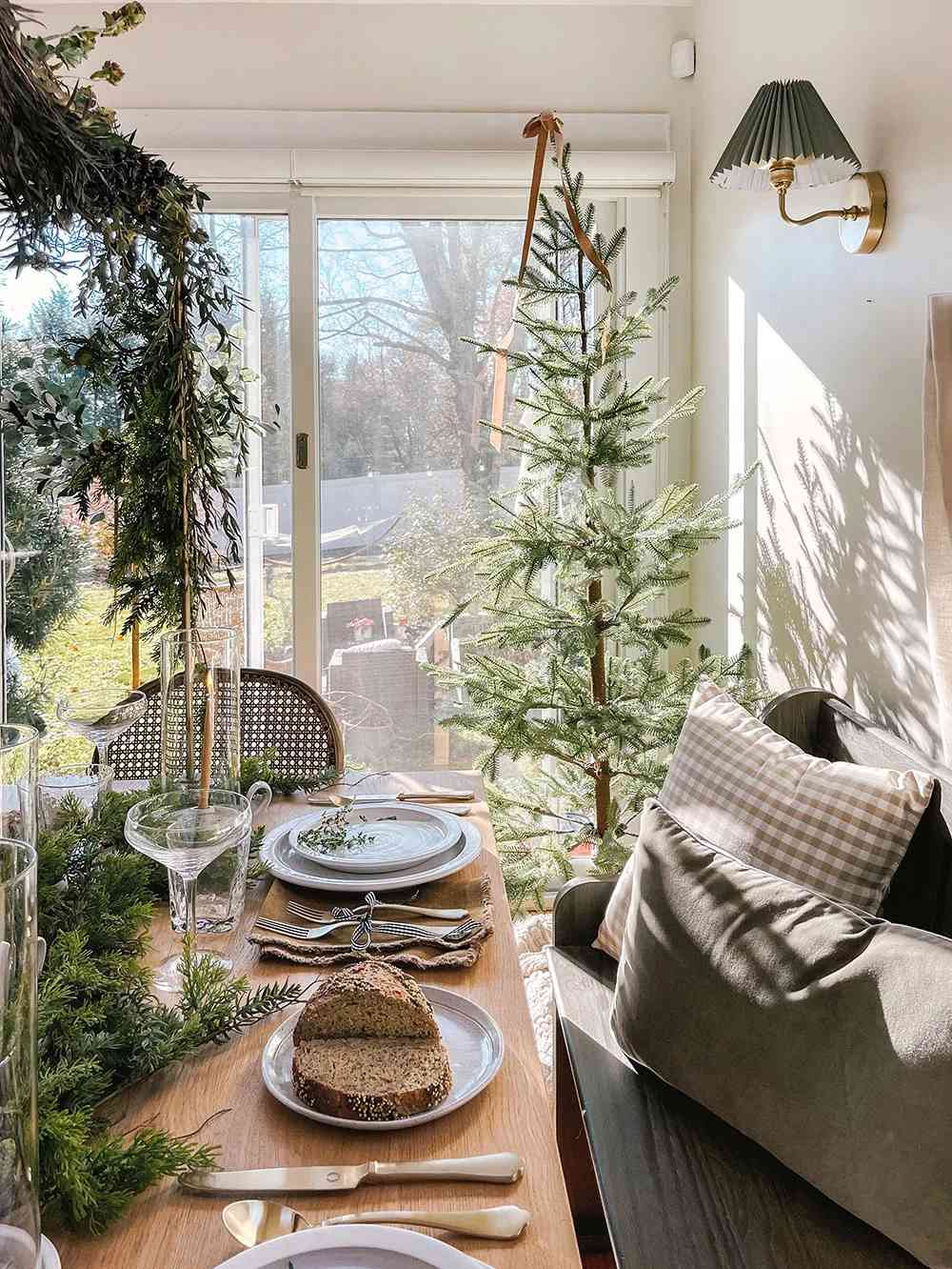 rustikaler weihnachtsbaum esszimmer
