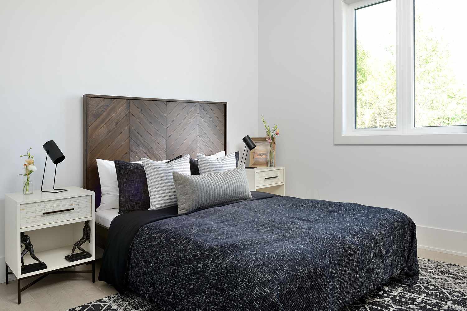 Schlafzimmer Teppiche Ideen dunkel