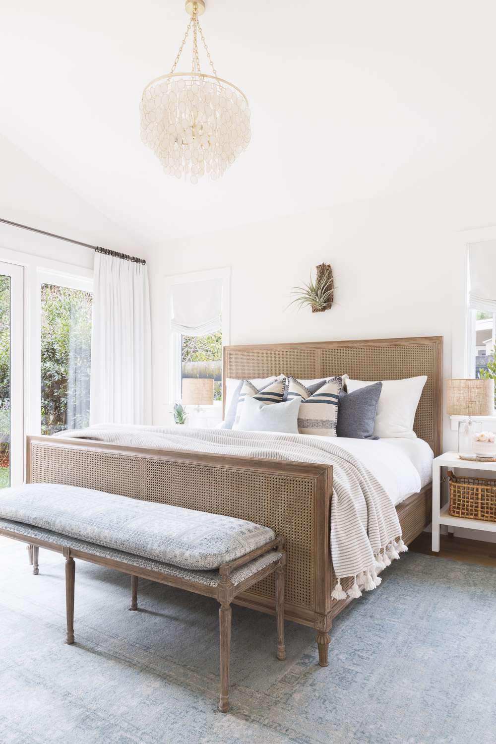 48 Schlafzimmer-Ideen für die Küste, die Sie begeistern werden 8 Luftiges Schlafzimmer an der Küste
