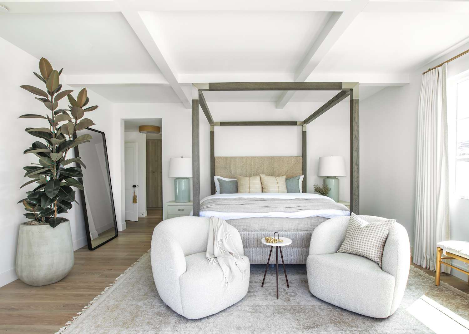 48 Schlafzimmer-Ideen für die Küste, die Sie begeistern werden 16 Raffiniertes Schlafzimmer im Küstenstil