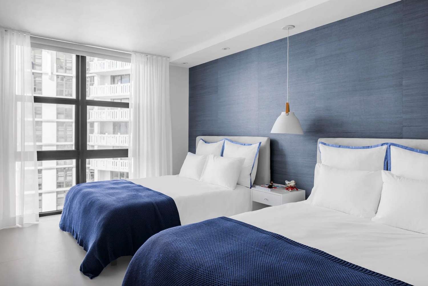 48 Schlafzimmer-Ideen für die Küste, die Sie begeistern werden 94 Modernes Schlafzimmer im Küstenstil