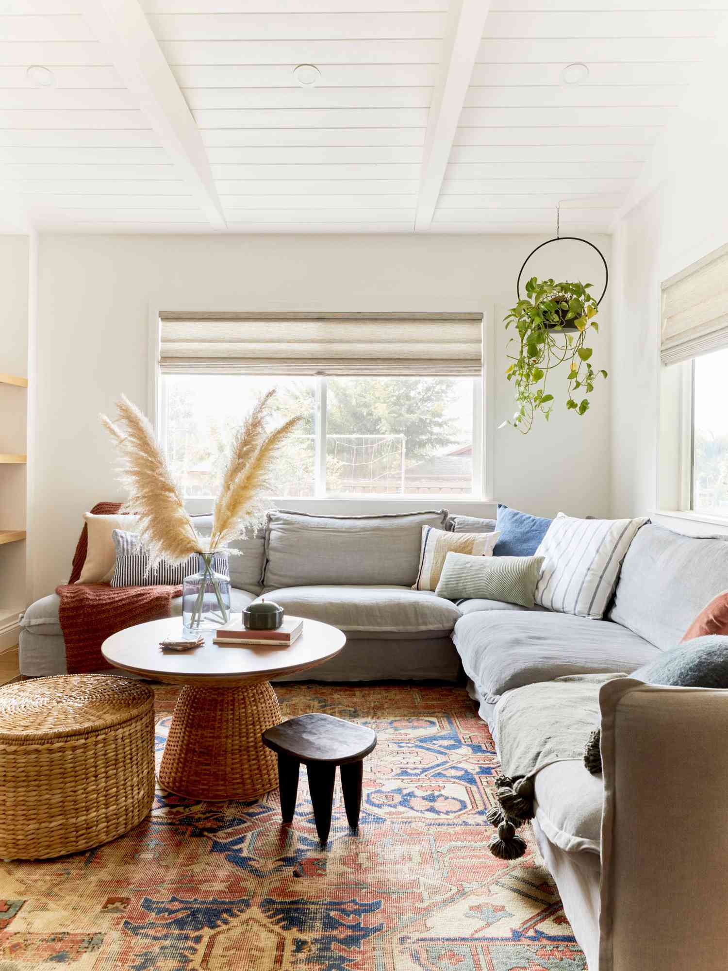 Wohnzimmer im Boho -Stil mit Pampasgras
