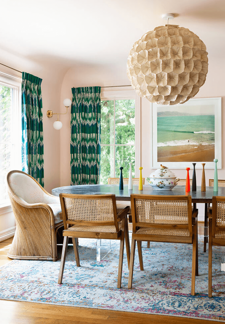helles und farbenfrohes Esszimmer
