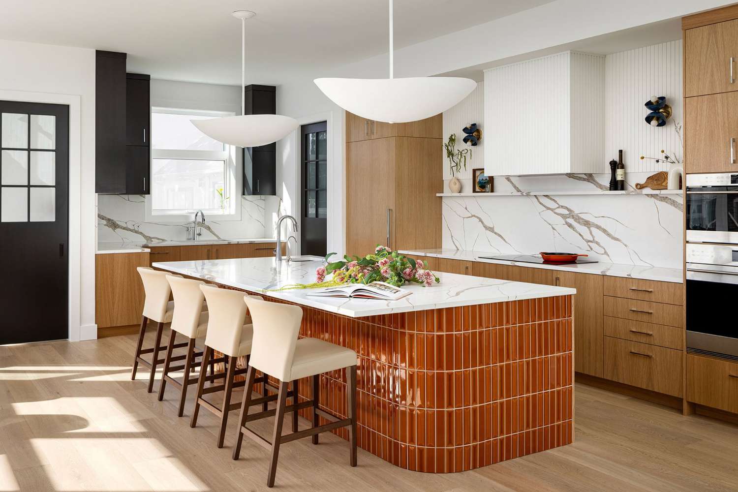 Moderne Kücheninsel -Innenarchitekturideen Ideen