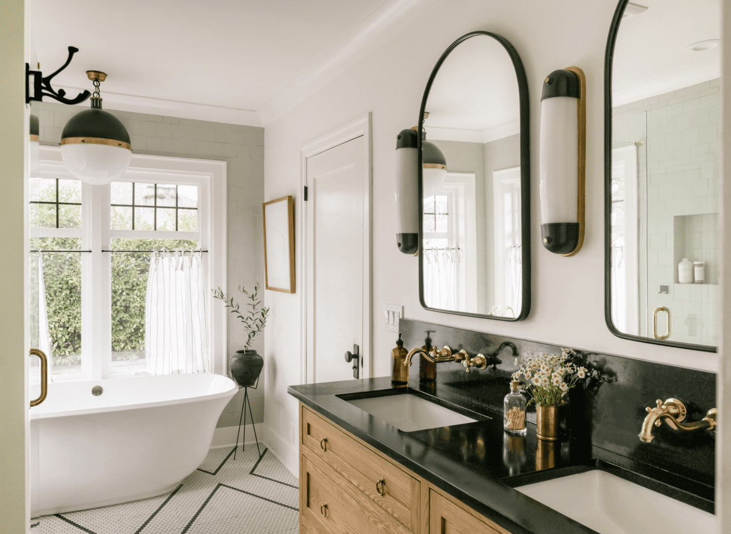 Cafe-Vorhänge im Badezimmer
