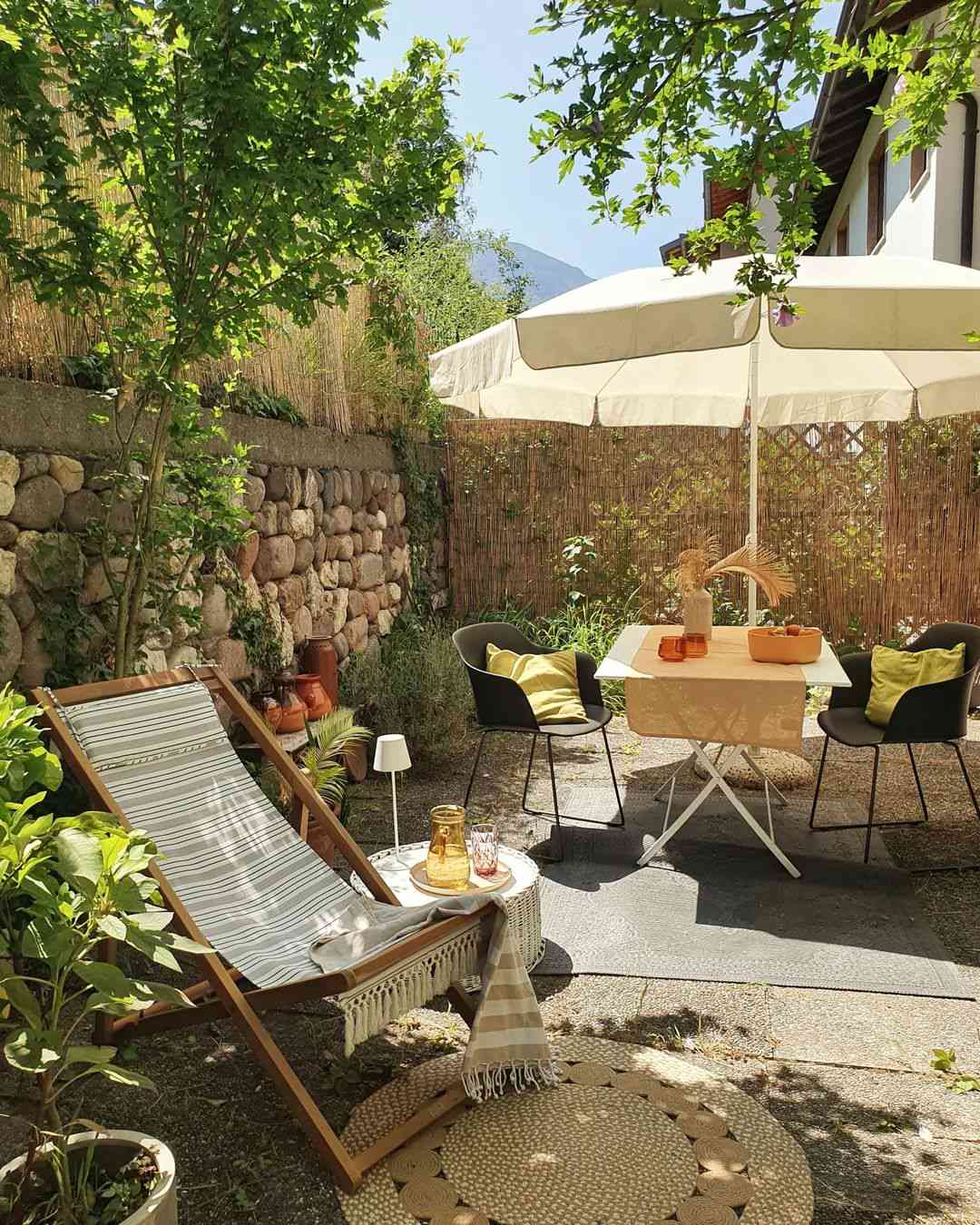6 Budget-freundliche Sommerdekorationstipps, die Sie nicht übersehen sollten, sagen Designer 8 Jute-Teppich für die Terrasse