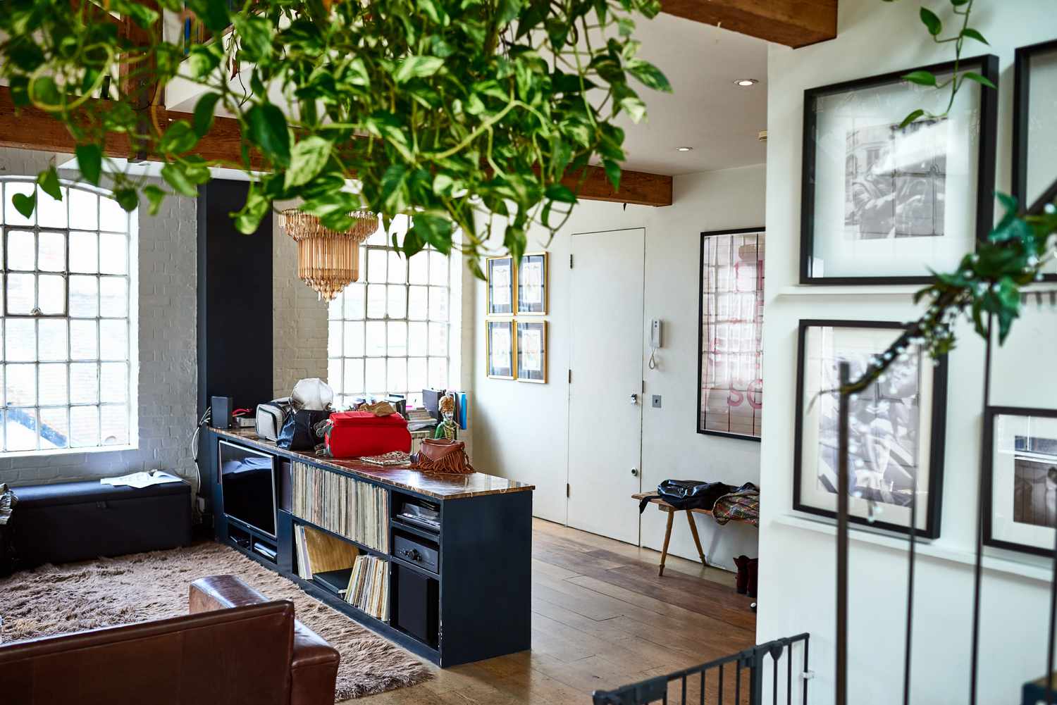 Böhmische Wohnzimmereinrichtung, Plattensammlung, Wohnung, Innenarchitektur