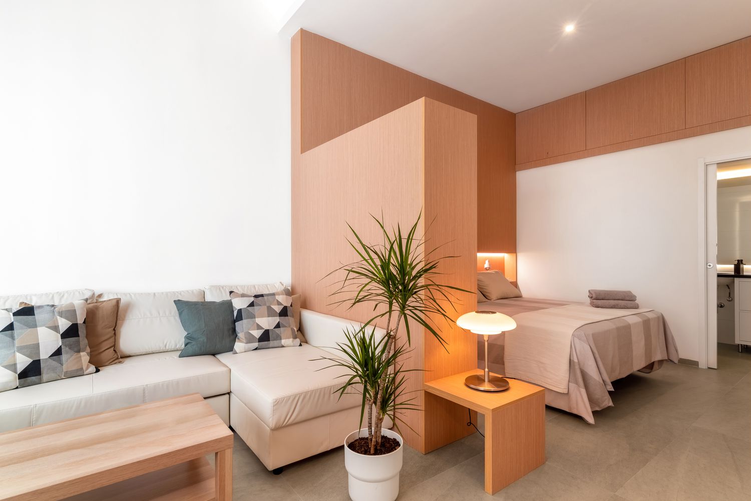 Junior-Apartment mit 1 Schlafzimmer und Alkoven-Schlafbereich