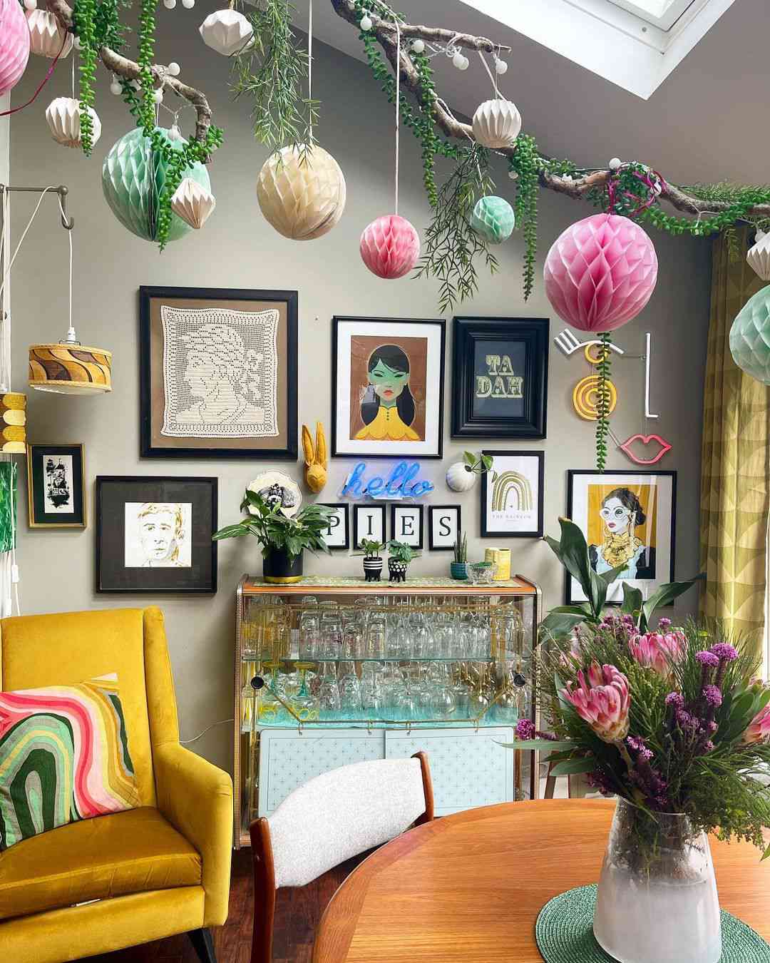 gelbes maximales Wohnzimmer