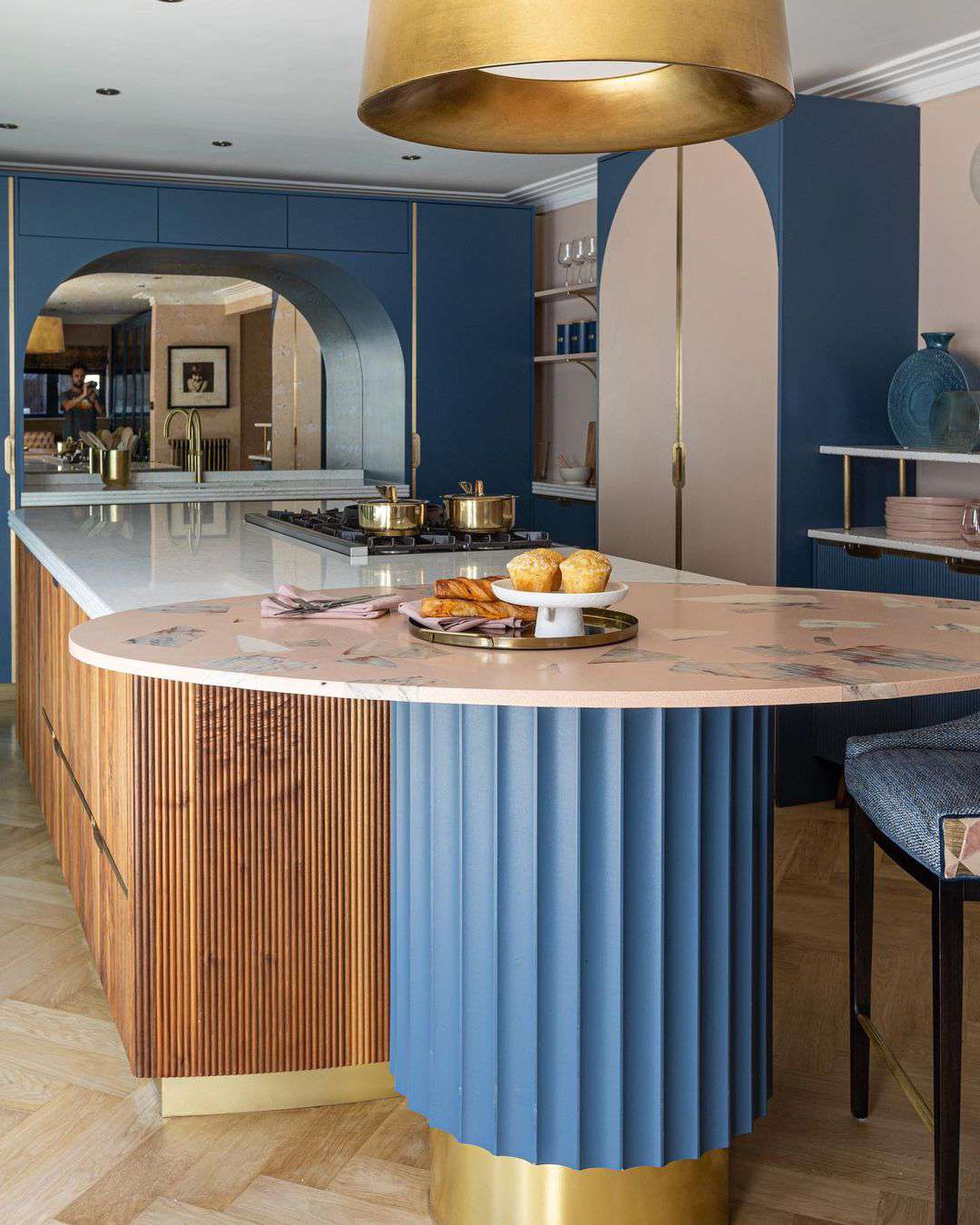 Art-Deco-Küche in Blau und Gold