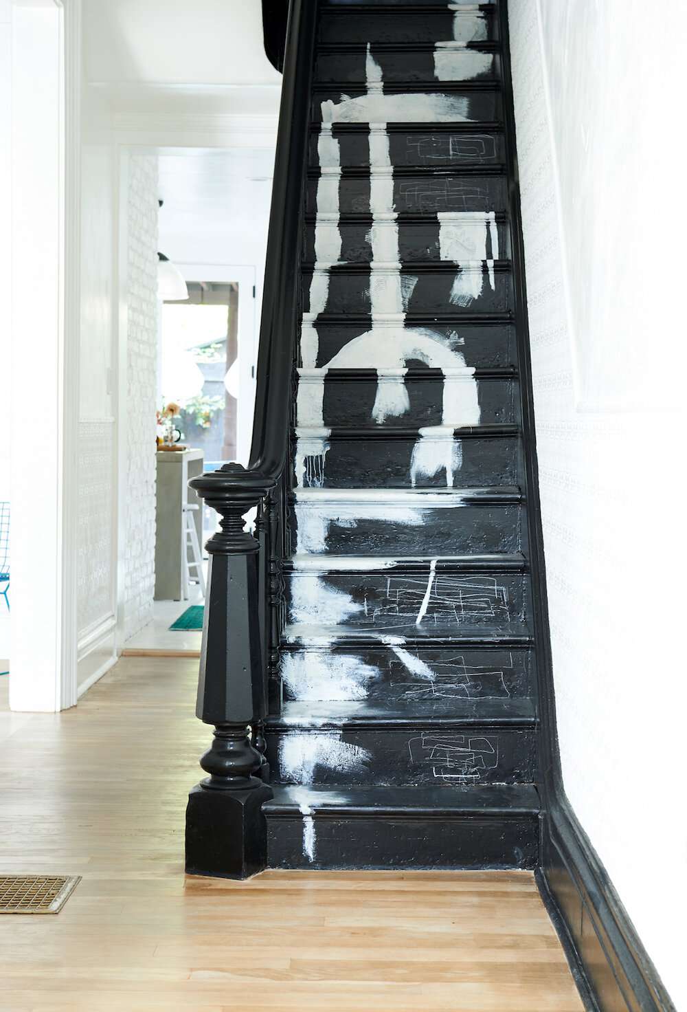 schwarze handbemalte Treppe 
