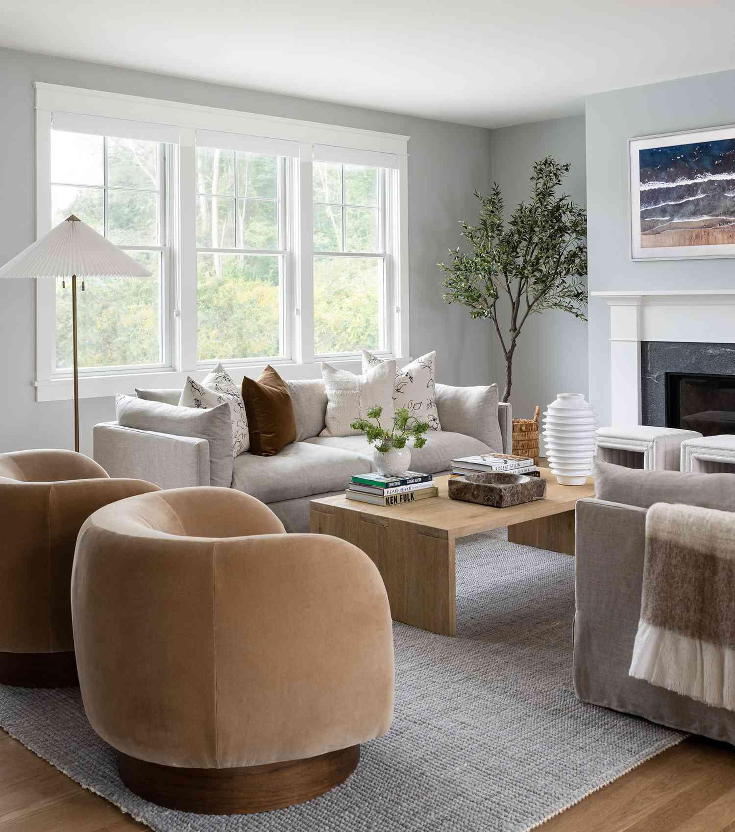 8 einfache Swaps, die Ihr Zuhause sofort aufwerten (ohne einen Cent auszugeben) 4 Accessoires im neutralen Wohnzimmer