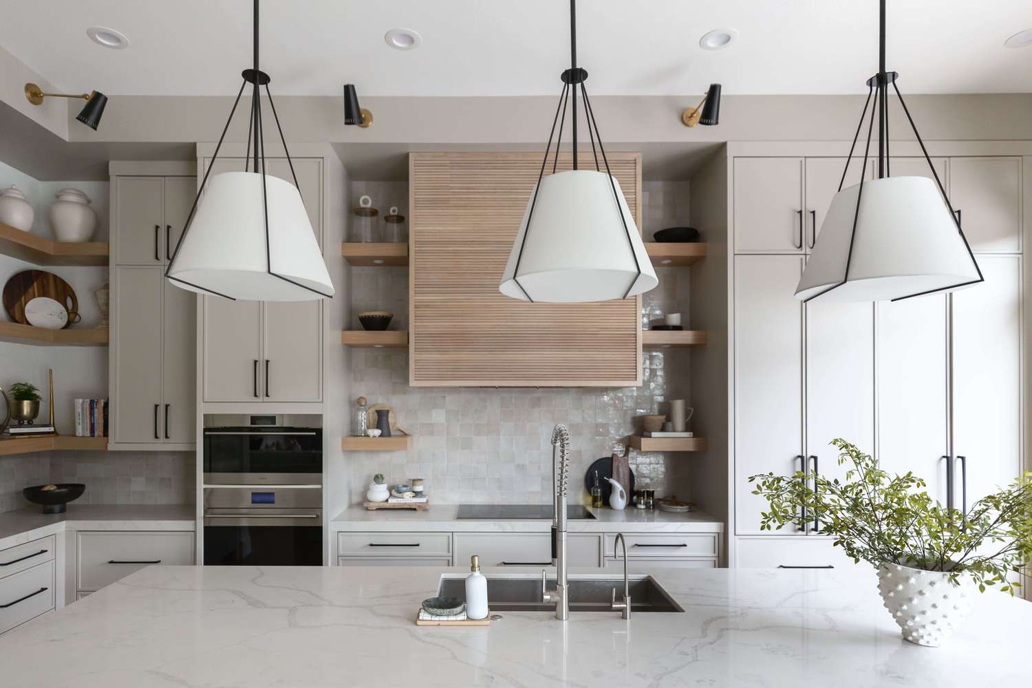 Eckschrank mit Eckregal-Ideen