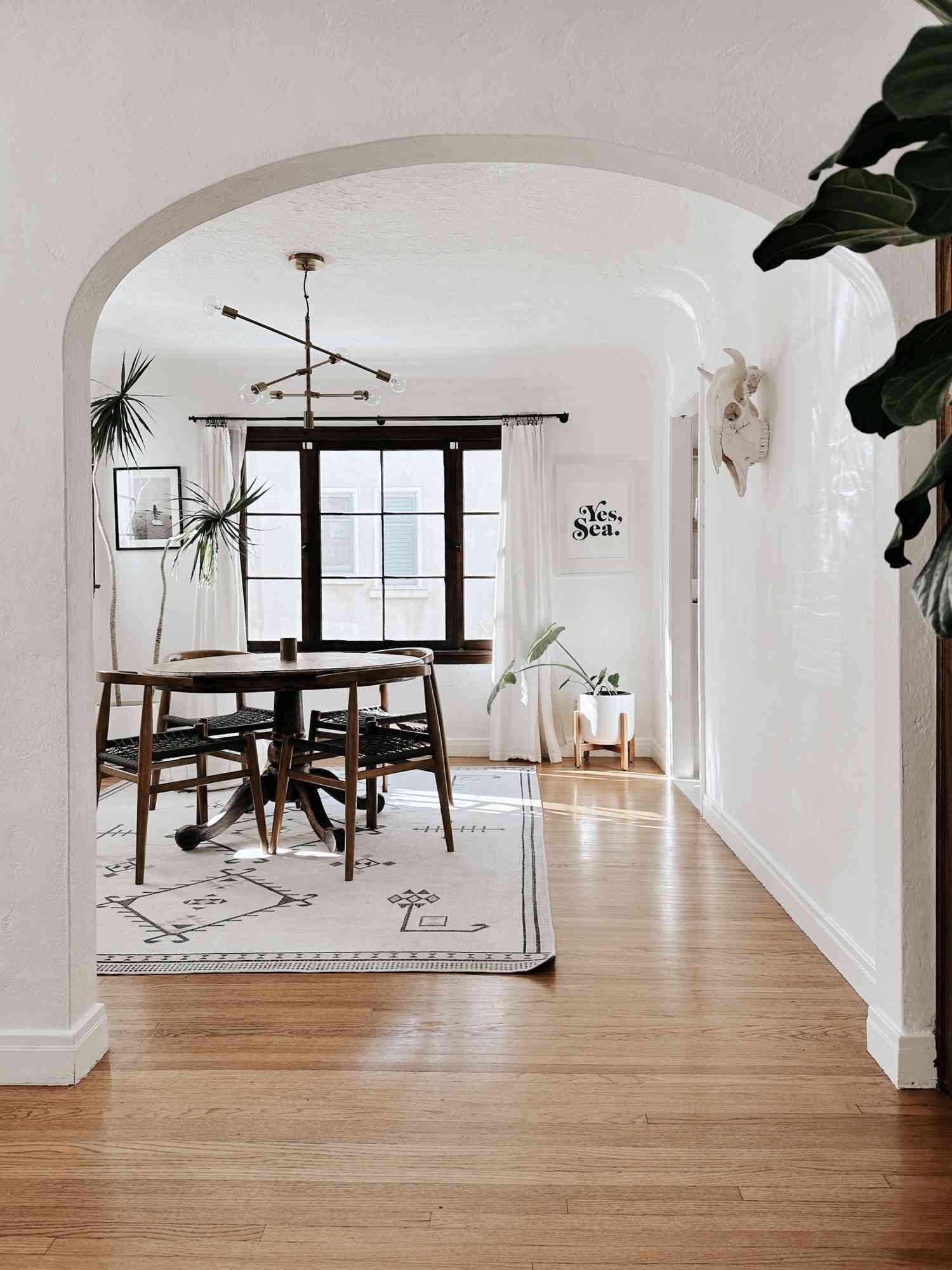 Weißes Boho-Esszimmer