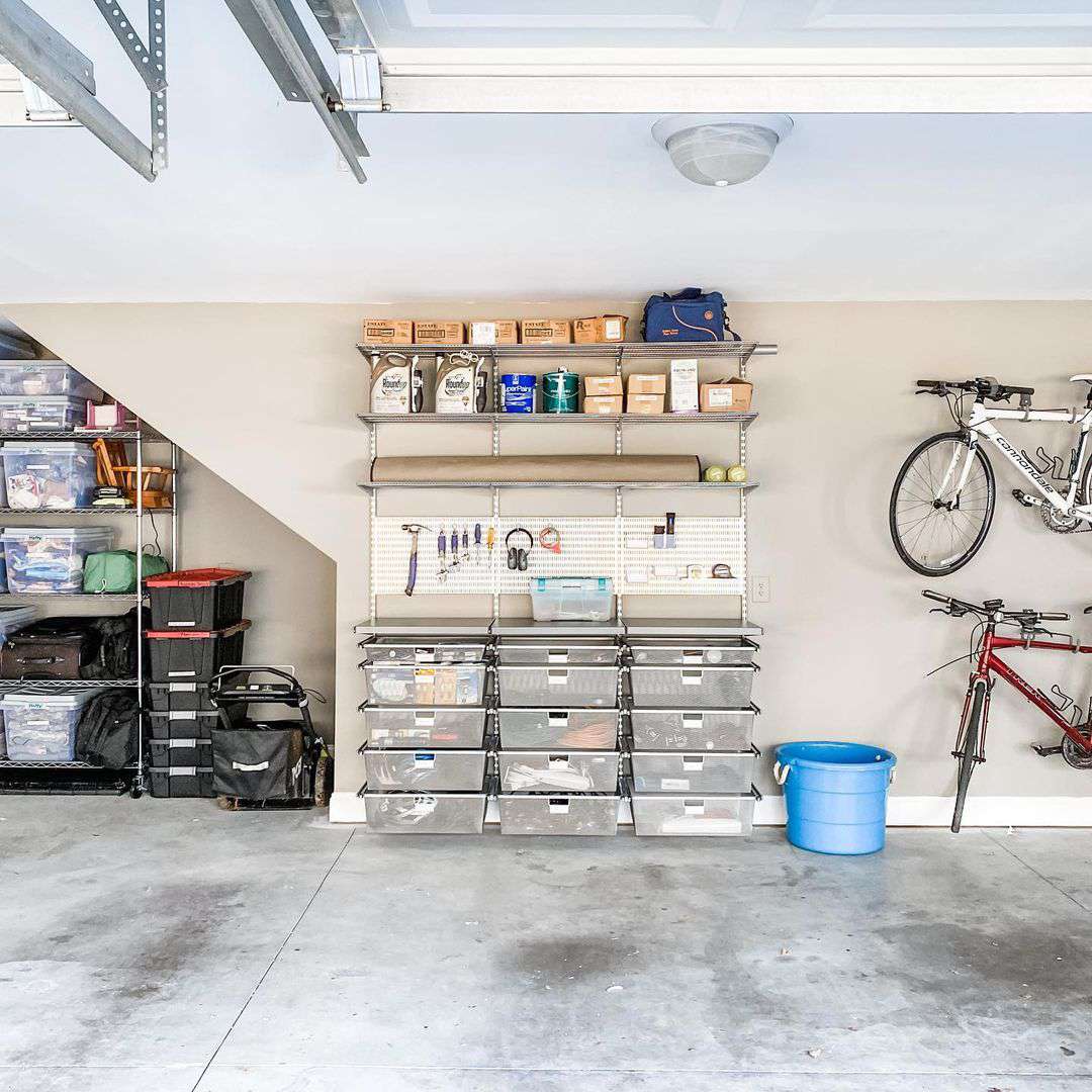 Garagenlager mit schräger Decke