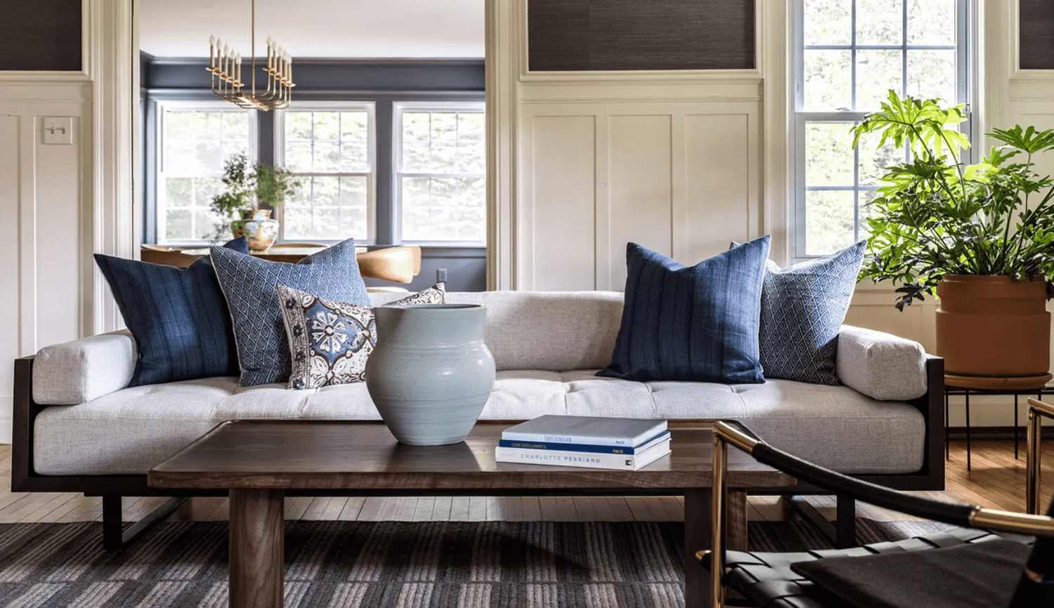 Sofa vs. Couch: Form, Größe und bevorzugte Begriffe 2 Sofa aus der Mitte des Jahrhunderts im Wohnzimmer