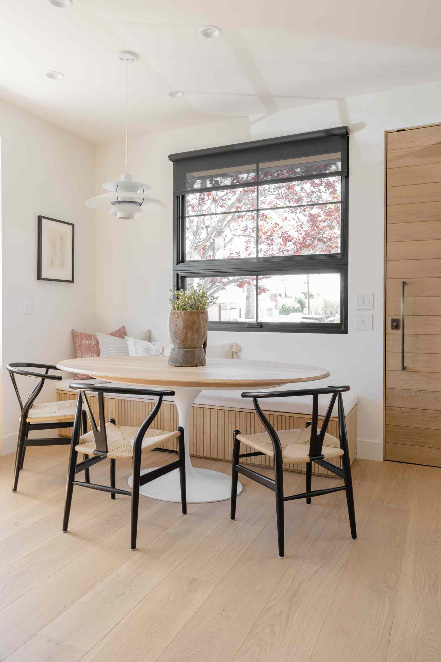 38 Midcentury Modern Dining Rooms That Transcend Time 36 midcentury modern dining area