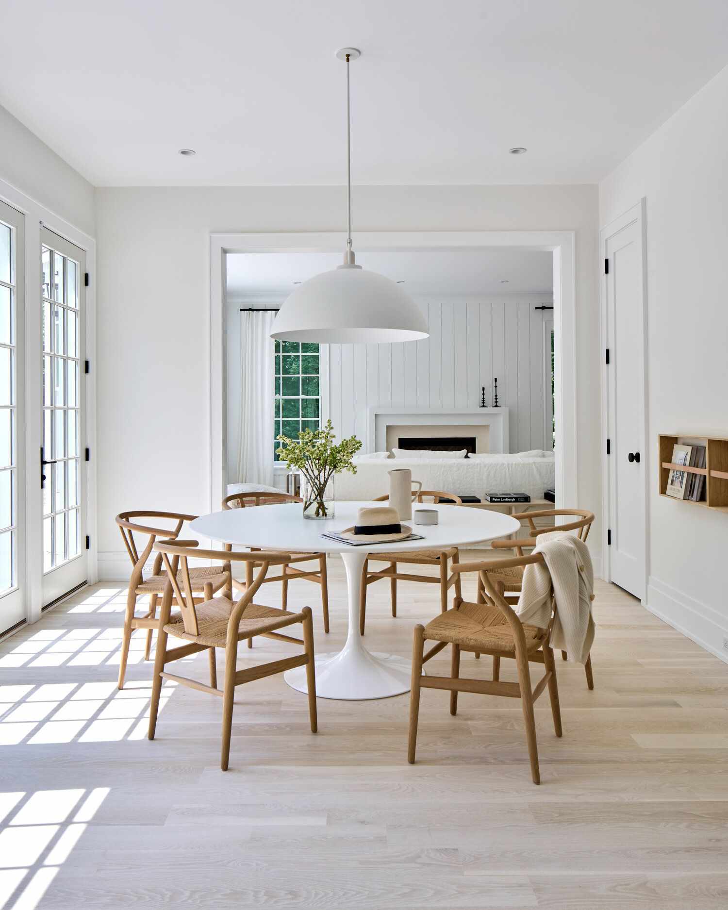 38 Midcentury Modern Dining Rooms That Transcend Time 30 midcentury modern farmhouse dining room