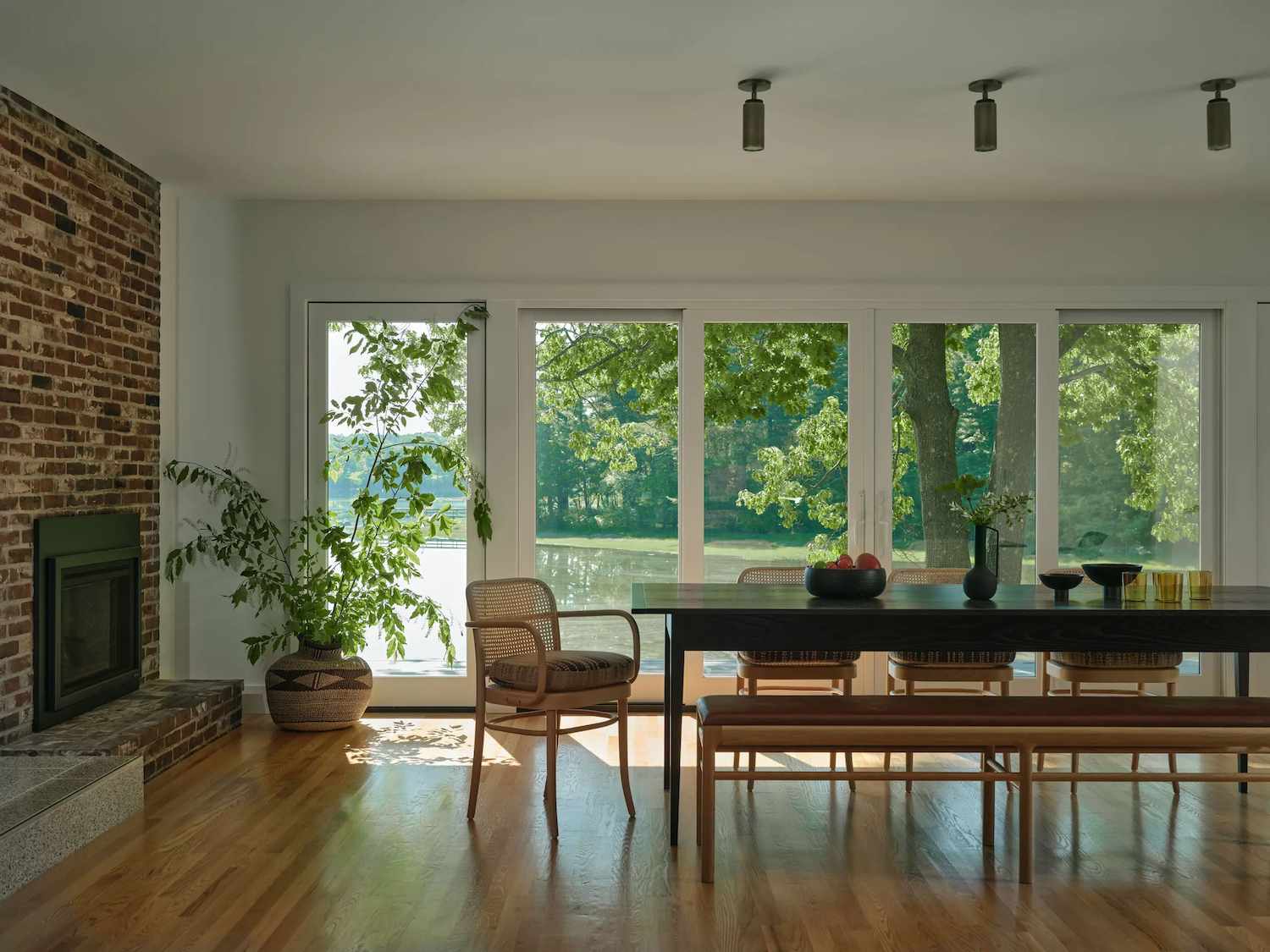 38 Midcentury Modern Dining Rooms That Transcend Time 32 midcentury modern ranch house dining room