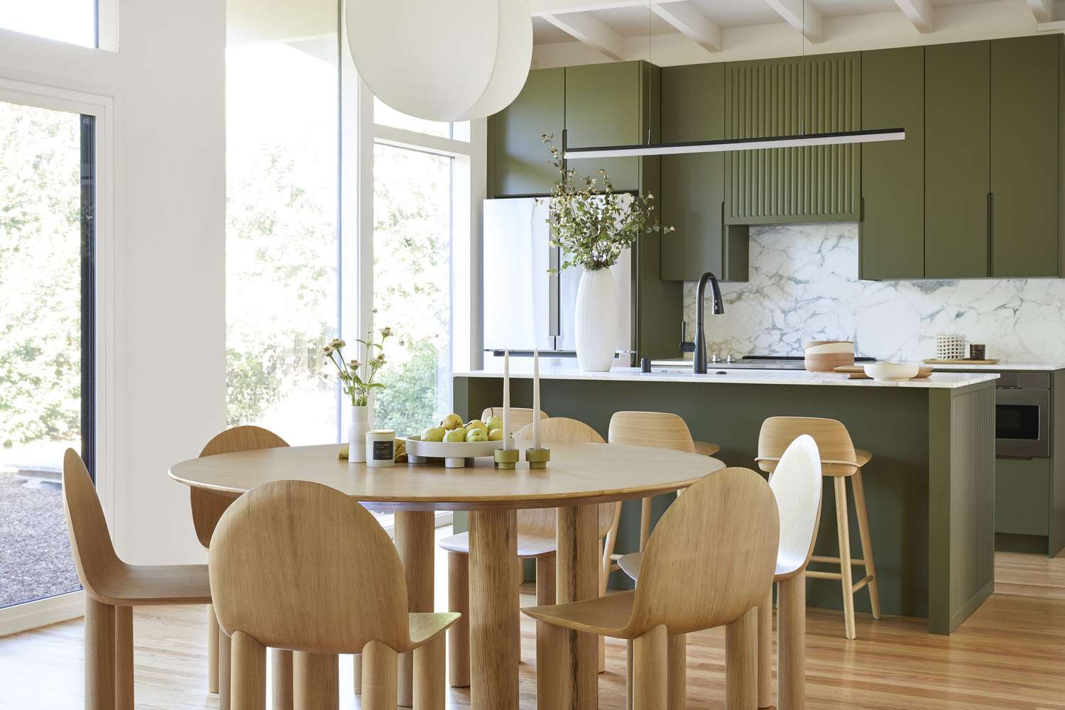 38 Midcentury Modern Dining Rooms That Transcend Time 52 midcentury home dining room