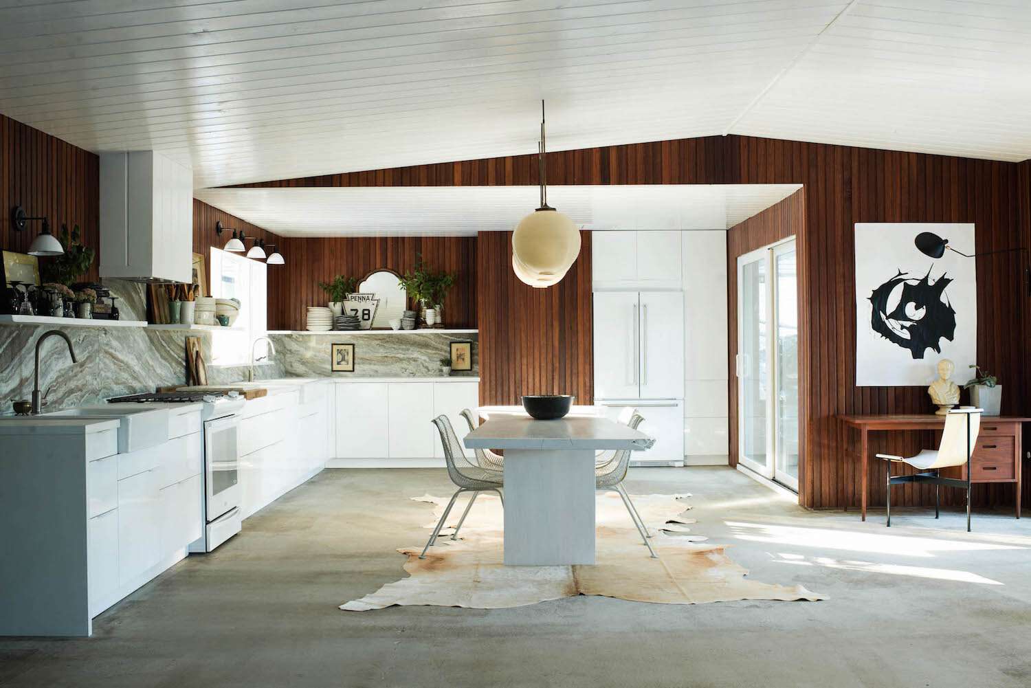 38 Midcentury Modern Dining Rooms That Transcend Time 62 midcentury modern eat-in kitchen