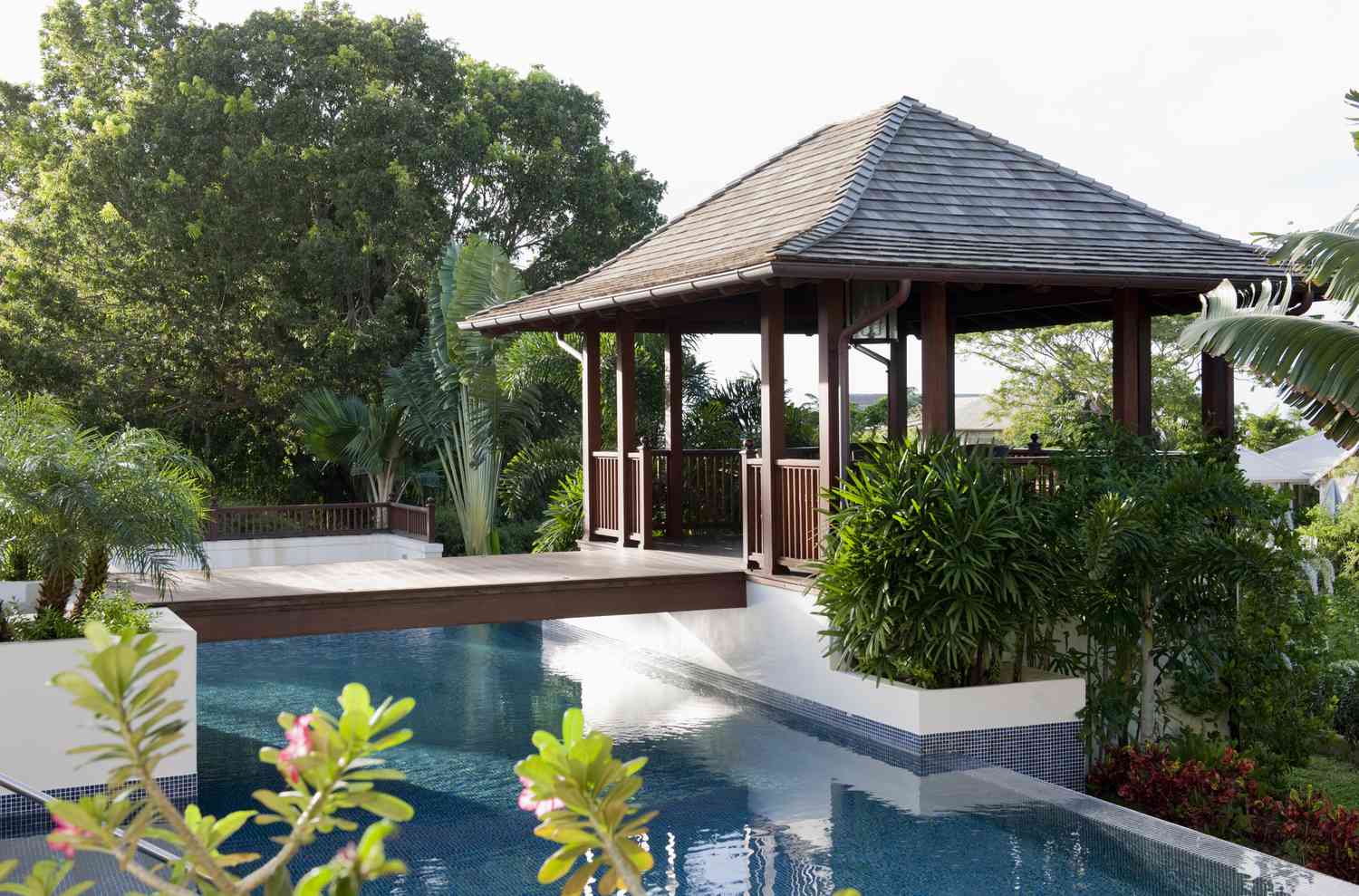 Pool-Cabana im karibischen Stil