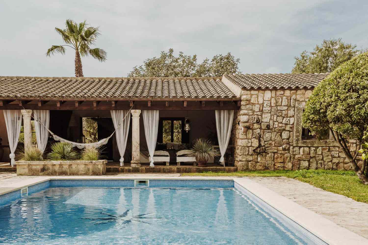 angeschlossene Pool-Cabana
