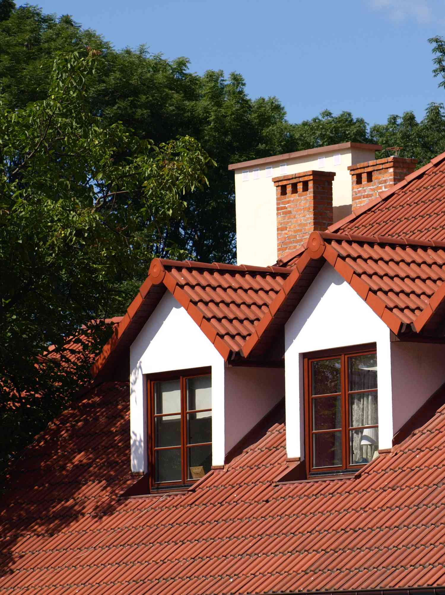 Eingebaute Dachgaube mit Terrakottadach