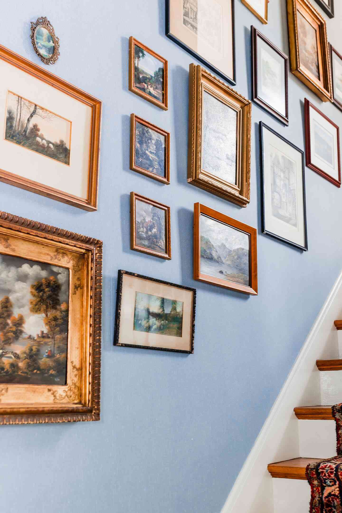 8 Eingangsgrundnahrungsmittel, die Sie immer in Ihr Haus aufnehmen sollten - und Design -Profis sind sich einig. 6 Kunstgalerie am Flur