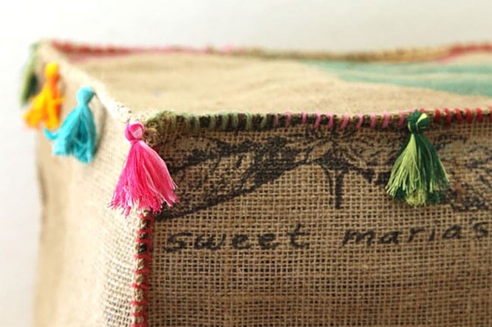 Eine Nahaufnahme eines DIY-Ottomanen