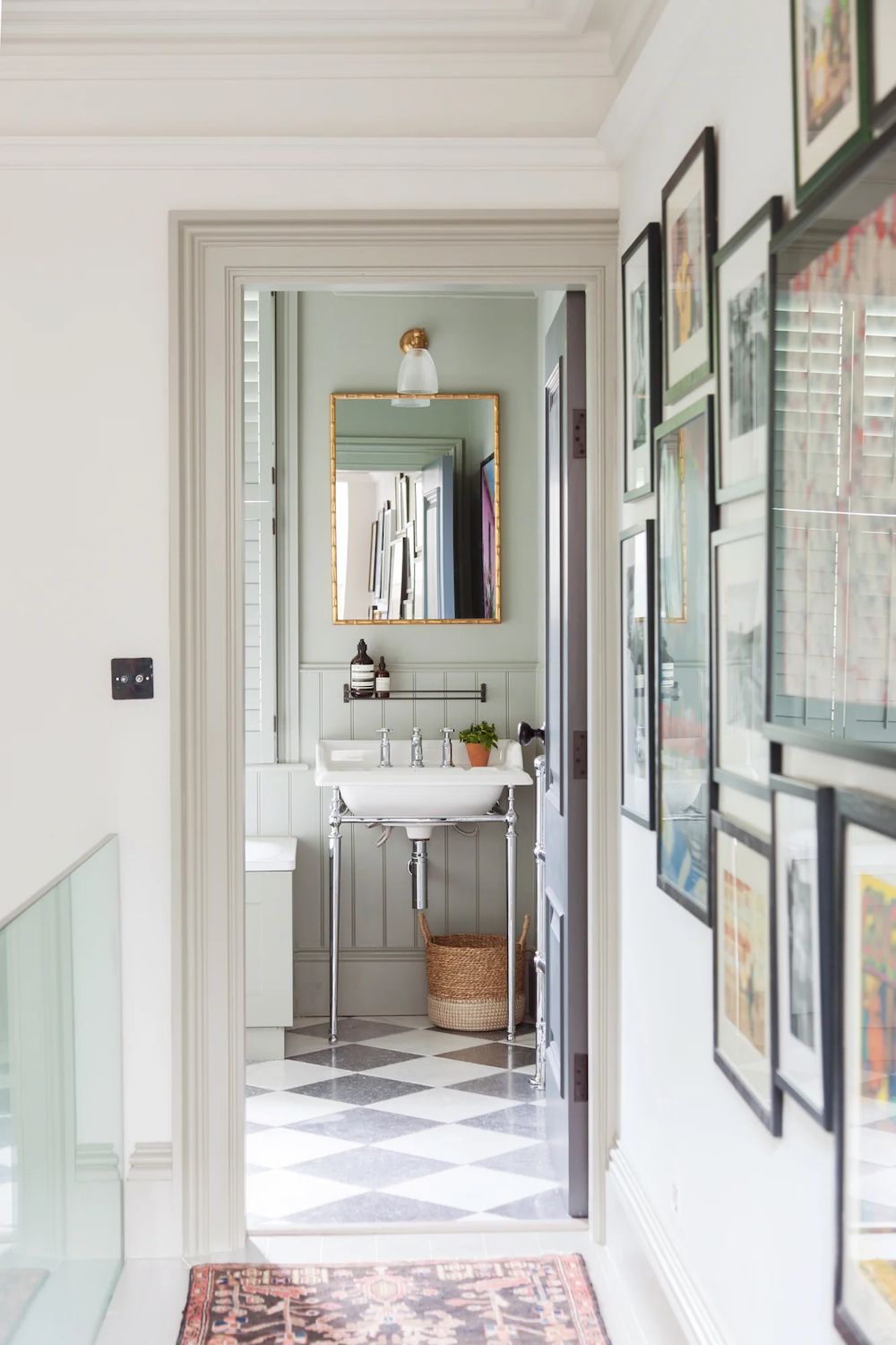 Perlen -Shiplap -Badezimmer -Waining
