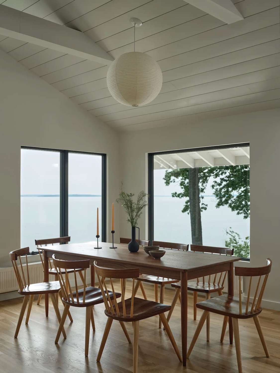 38 Midcentury Modern Dining Rooms That Transcend Time 2 minimalist midcentury modern dining room