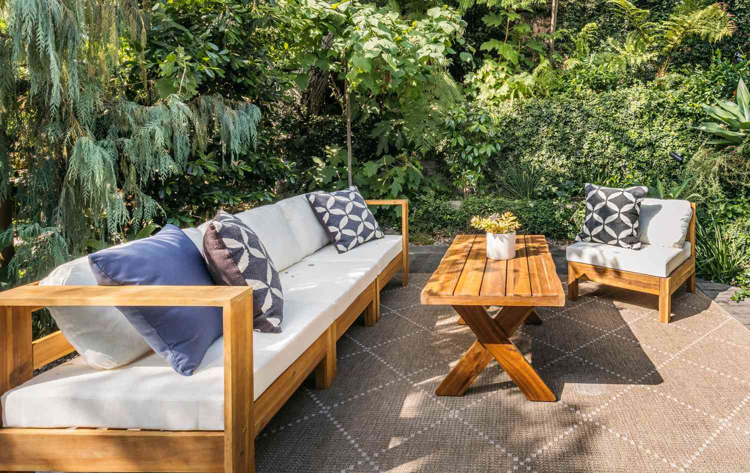 Veranda vs. Terrasse: Hauptunterschiede 6 Terrassenmöbel für den Außenbereich