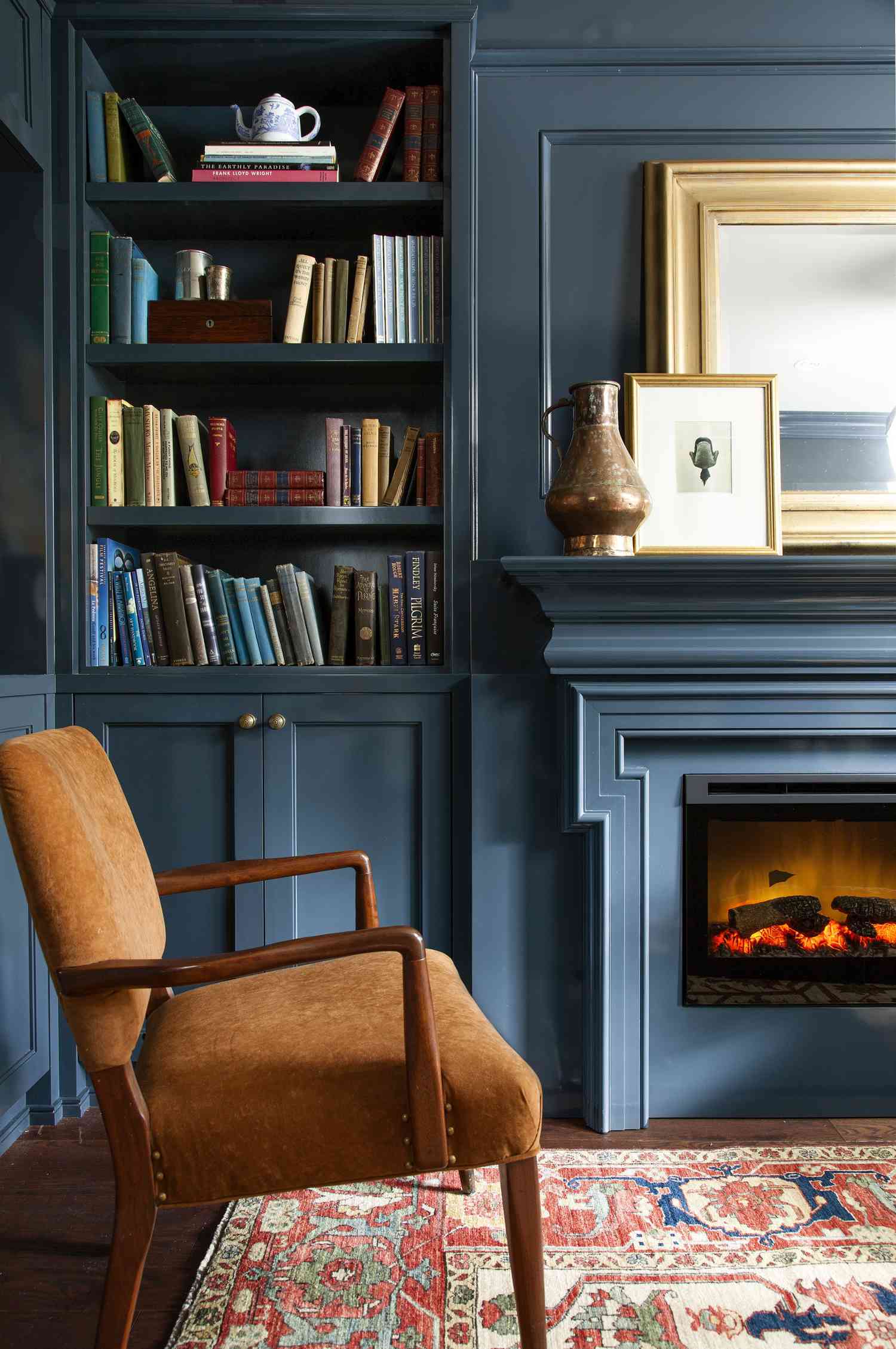 Was ist Übergangsstil? Designer erzählen, warum sie es lieben 2 Blaue Bibliothek von Meredith Heron Design