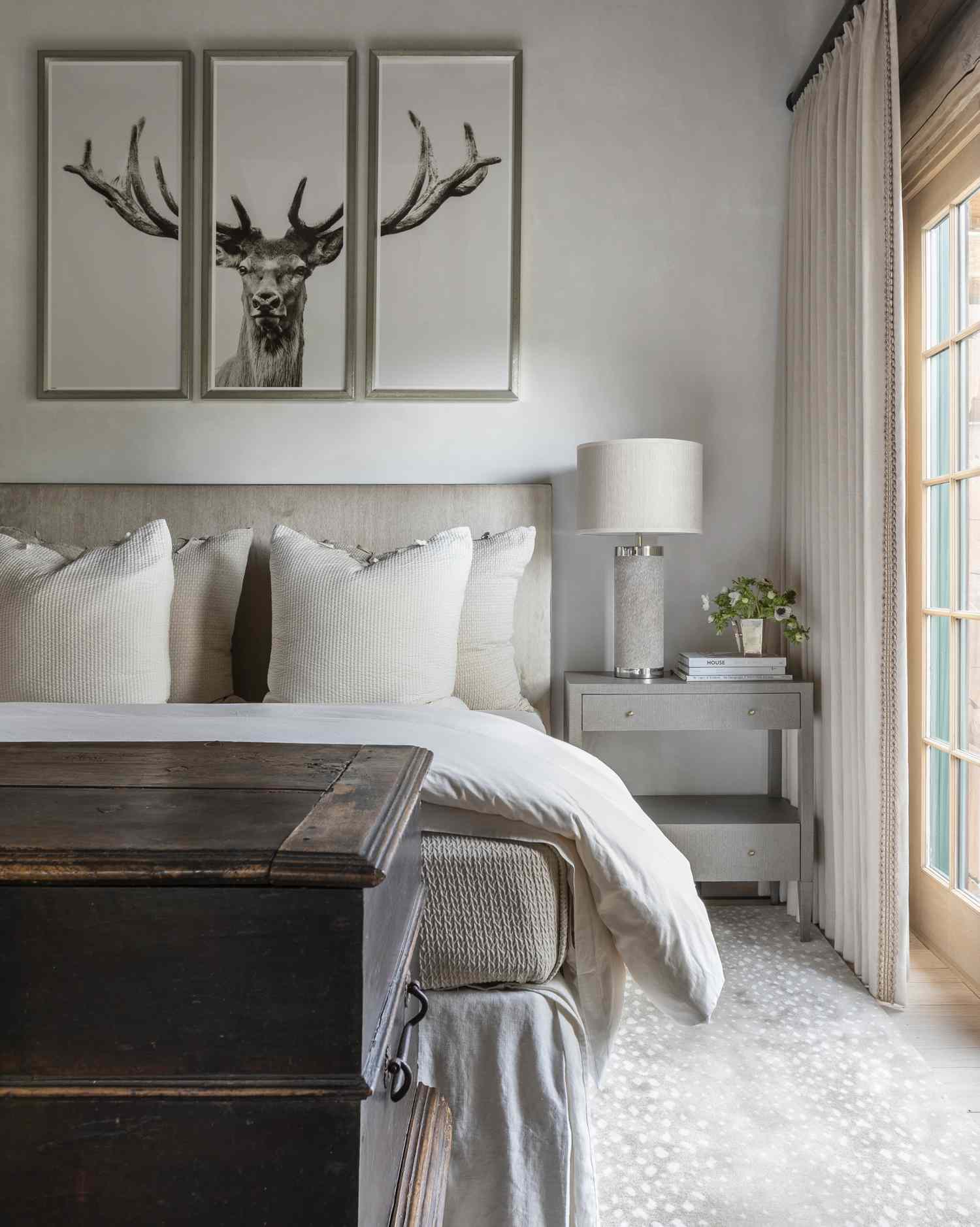 rustikales graues Schlafzimmer