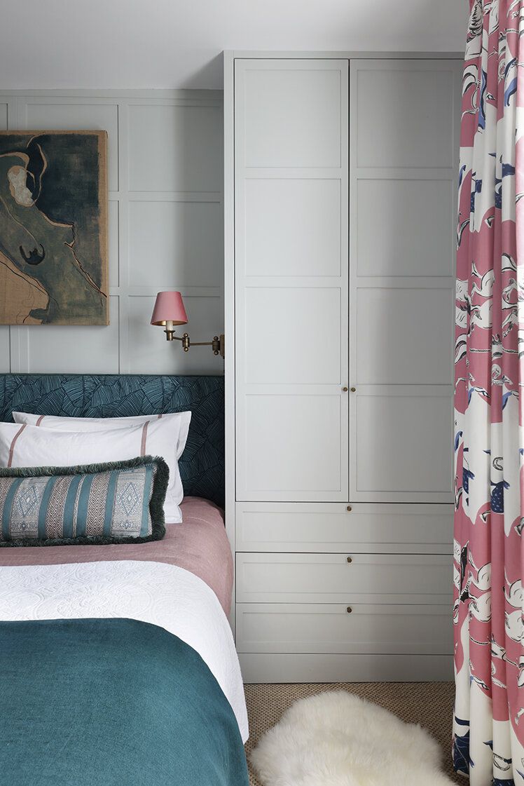 bedroom layout ideas with built-in closets