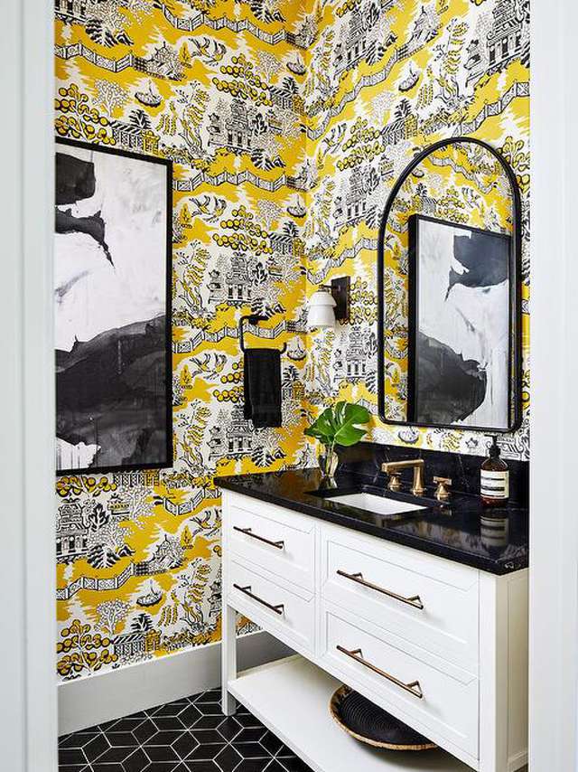 Gelb und schwarzer Pulverraum mit Chinoiserie Tapete 