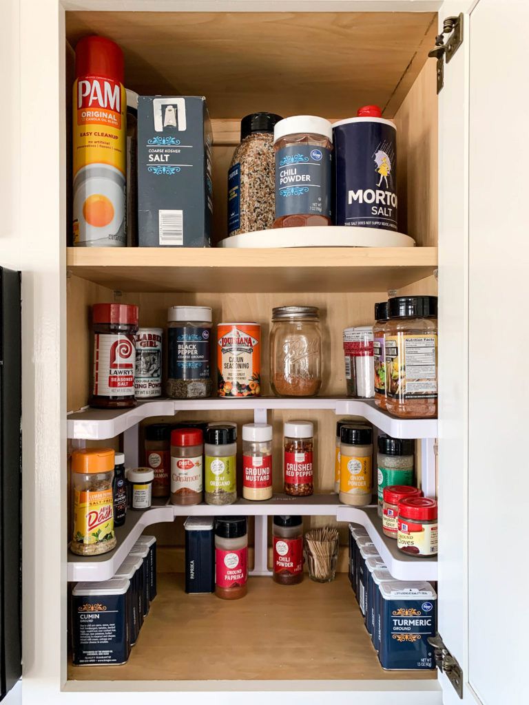 20 DIY Gewürzregal -Ideen, um Unordnung ein für alle Mal loszuwerden 38 Ein DIY -Gewürzregal in einem Schrank