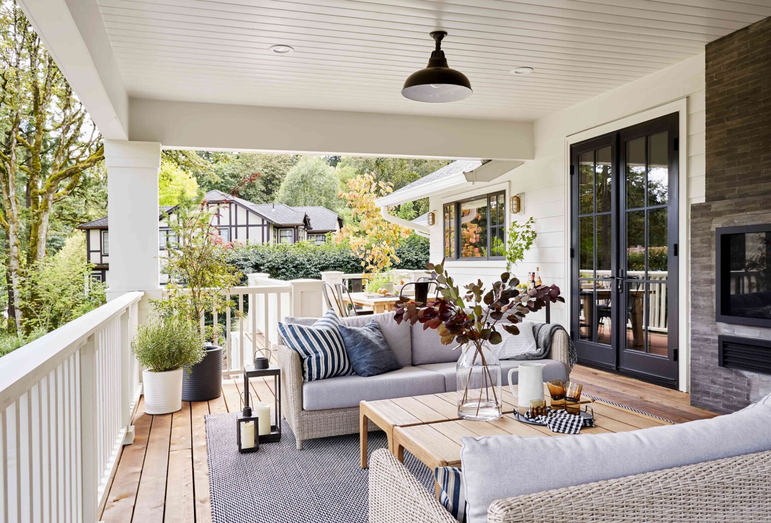 1739349569 25 kostenguenstige Veranda Deckenideen