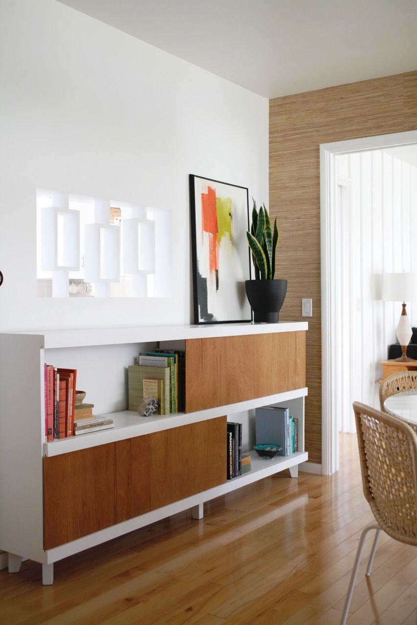 8 clevere Möglichkeiten, einen Küchenpass in einem Studio ohne ganze Renovierung abzudecken 4 Jenny James / Suburban Pop Mid-Century Moderner Brise Block inspirierte Küchenpass-Through-Bildschirm