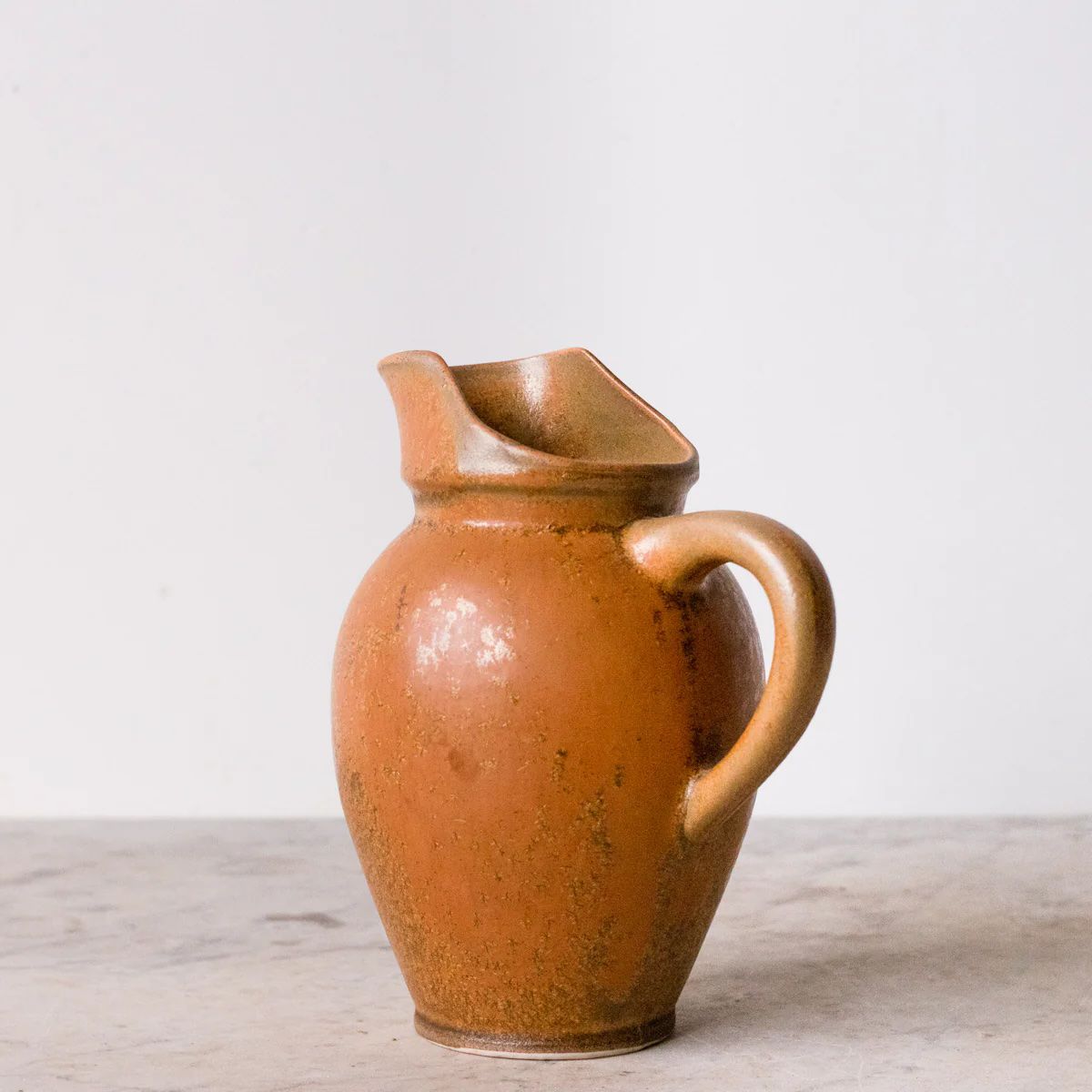 Alle Wohnkultur unter 150 US -Dollar kaufen im Jahr 2025 (und Sie sollten auch) 4 Vintage Stoneware