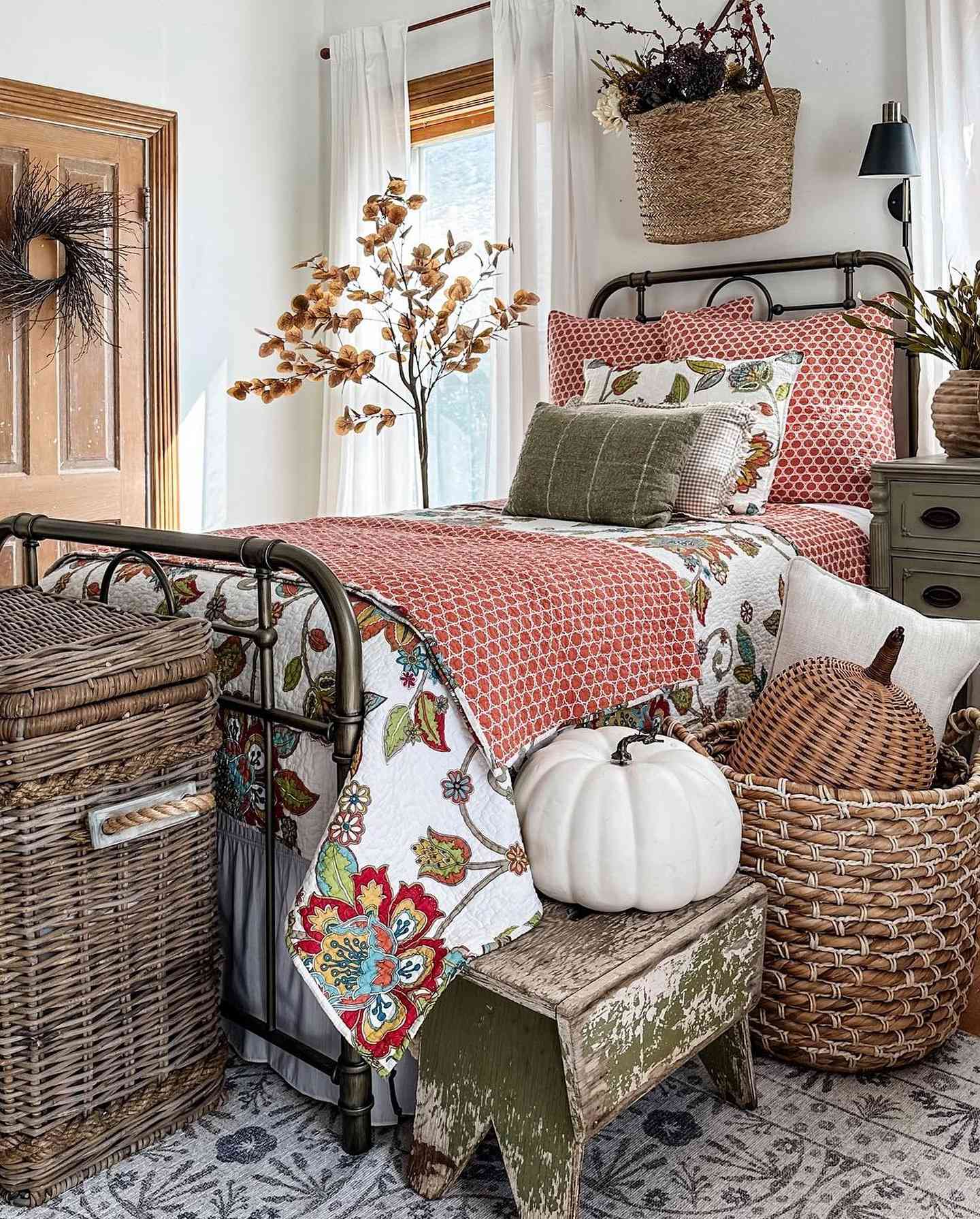 Moderne Herbstschlafzimmer -Dekoration